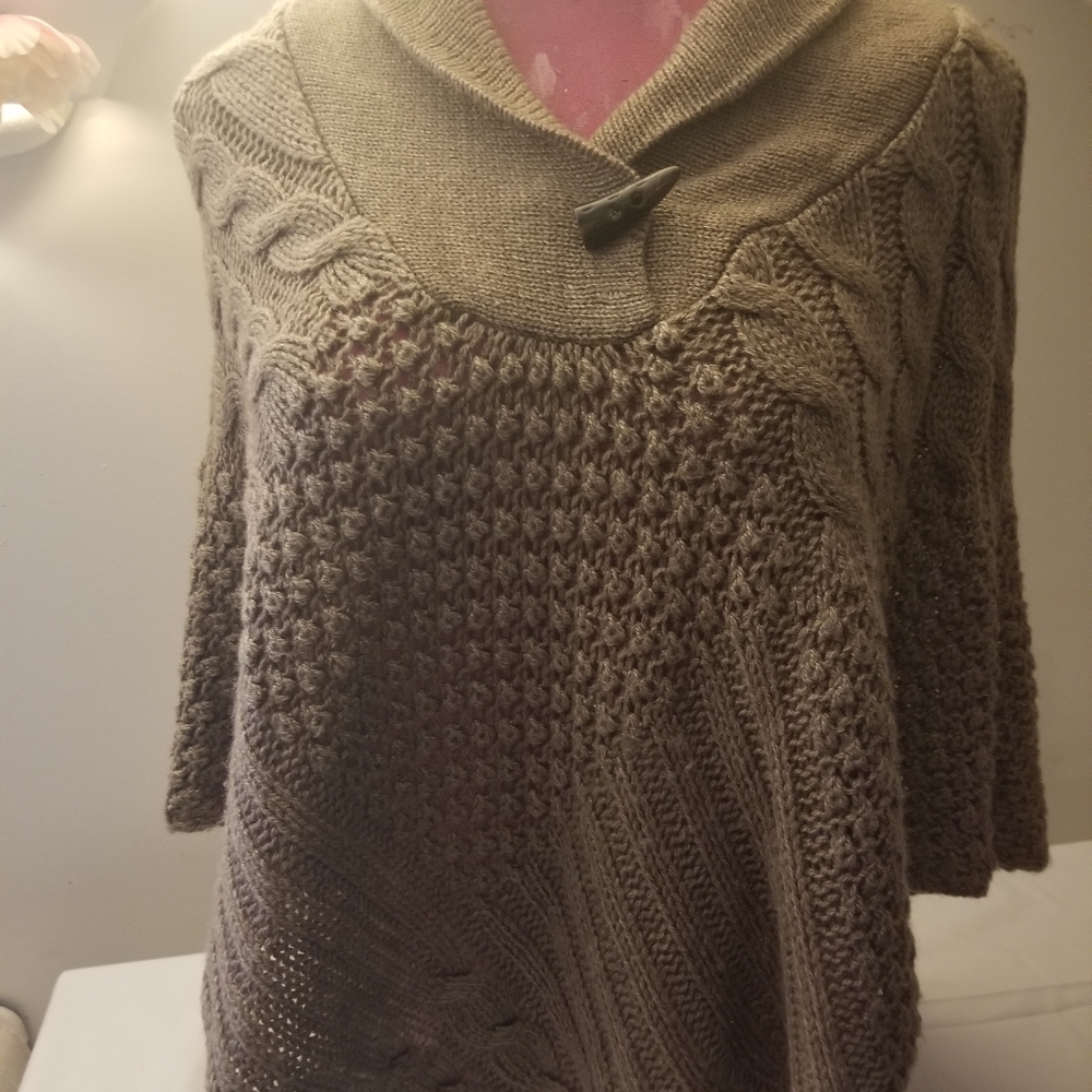 🌼5 for $20🌼-Cable sweater shawl